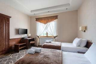 Отель Hotel Dwór Choiny Казимерувка Двухместный номер с 1 кроватью или 2 отдельными кроватями-5